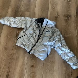 NIKE - cropped puffer jacket